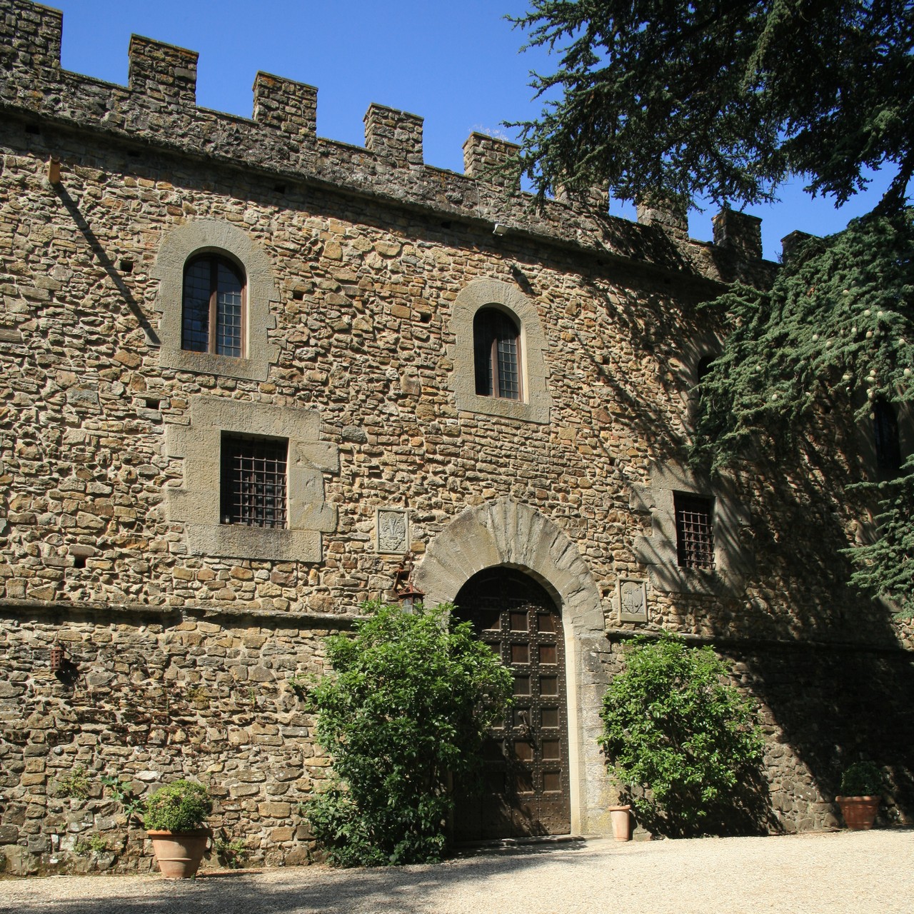 Castello il Palagio, ingresso